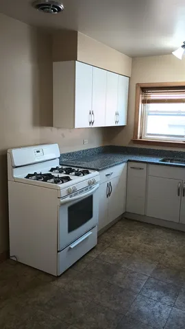 $2,500 | 4950 Greenwood Street, Unit 3E, Skokie, IL 60077