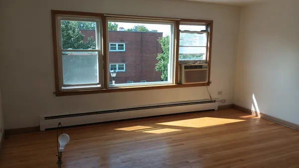 $2,500 | 4950 Greenwood Street, Unit 3E, Skokie, IL 60077