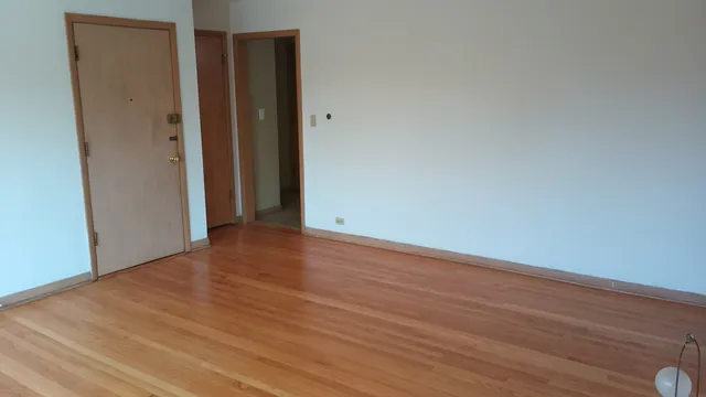 $2,500 | 4950 Greenwood Street, Unit 3E, Skokie, IL 60077