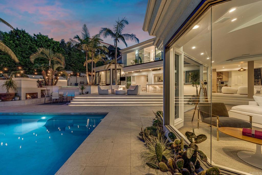 1904 Via Casa Alta La Jolla, CA 92037 - Photo 30 of 60 Indoor Outdoor Liviing