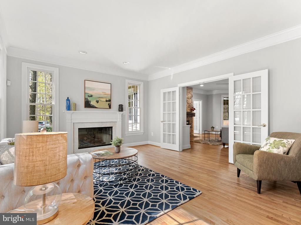 21512 Ripplemead Drive Laytonsville, MD 20882 - Photo 12 of 77 Living Room