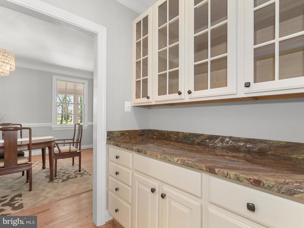 21512 Ripplemead Drive Laytonsville, MD 20882 - Photo 21 of 77 Butler's Pantry