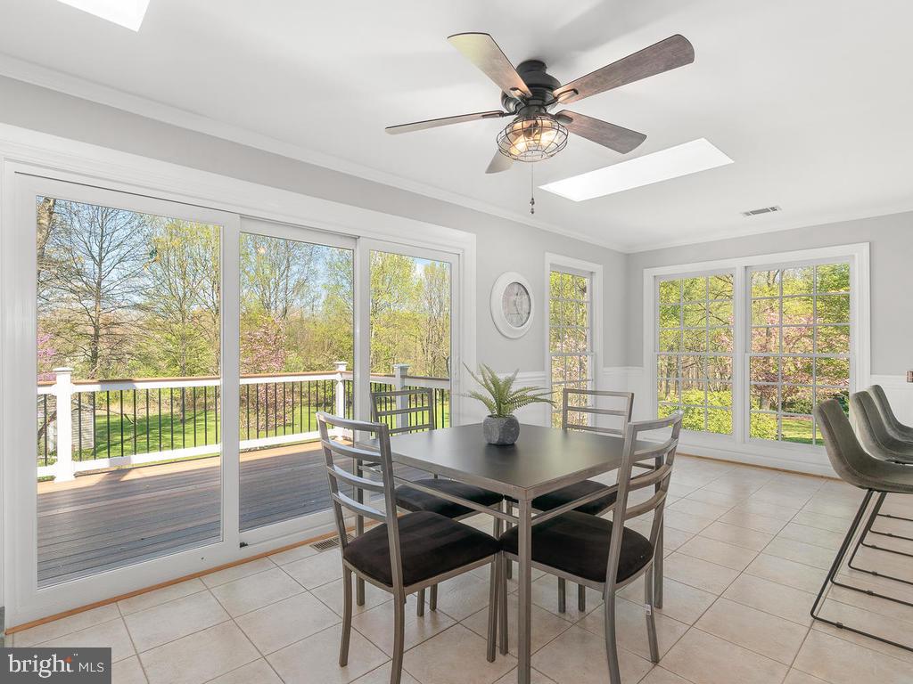 21512 Ripplemead Drive Laytonsville, MD 20882 - Photo 26 of 77 Eat-in area of kitchen