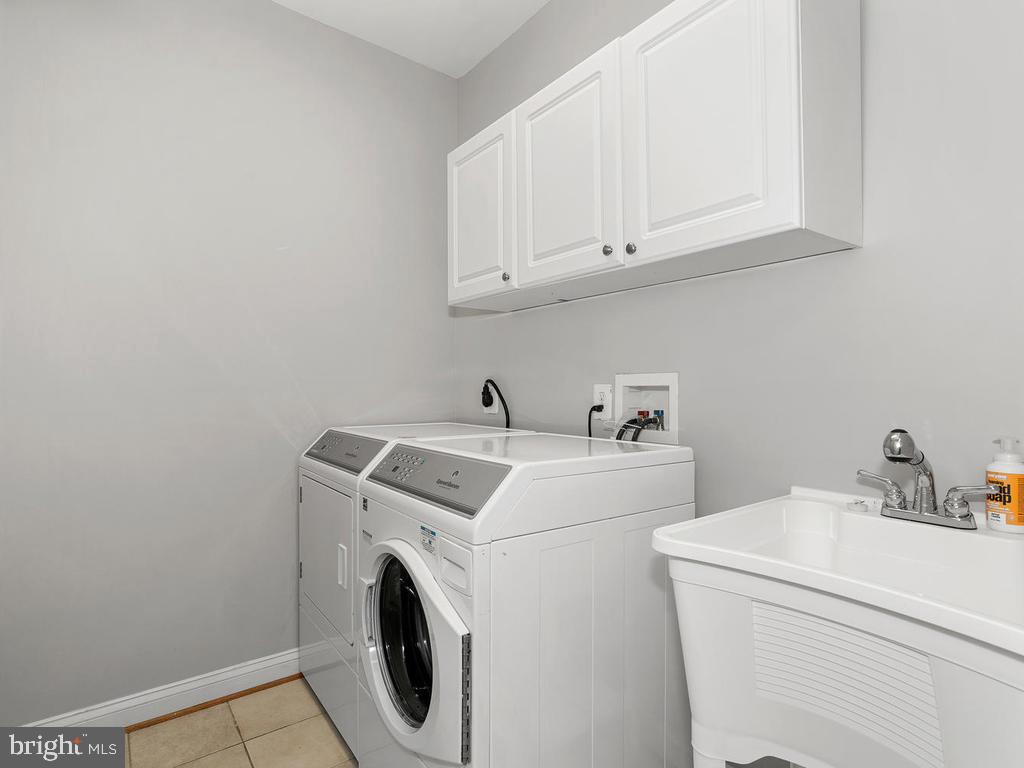 21512 Ripplemead Drive Laytonsville, MD 20882 - Photo 36 of 77 Mudroom