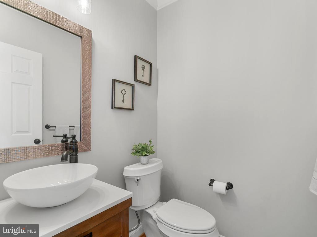 21512 Ripplemead Drive Laytonsville, MD 20882 - Photo 37 of 77 Main Level Powder Room