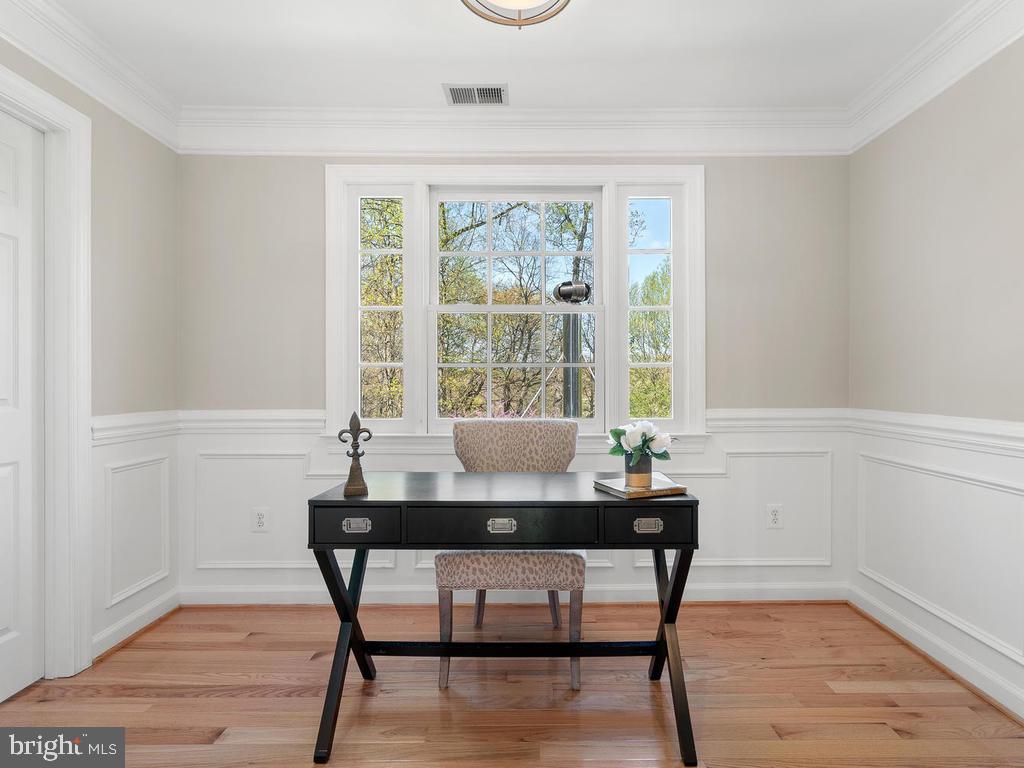 21512 Ripplemead Drive Laytonsville, MD 20882 - Photo 54 of 77 Upper Level Office