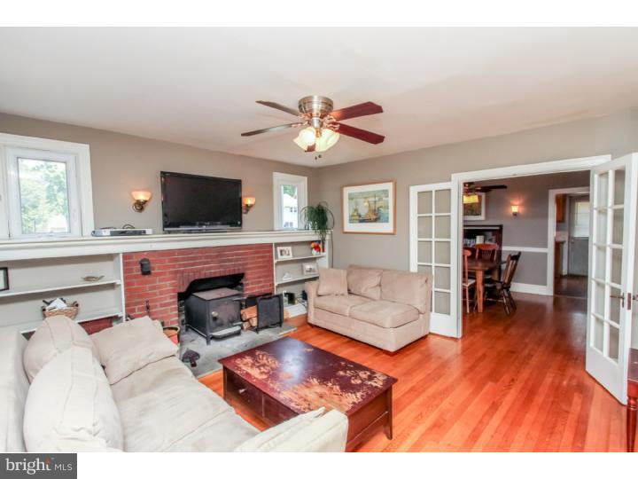 108 Ash Road Wallingford, PA 19086 - Photo 3 of 23 Living Room