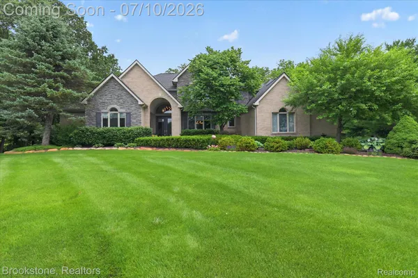 $800,000 | 1330 Corey Cove, White Lake, MI 48383