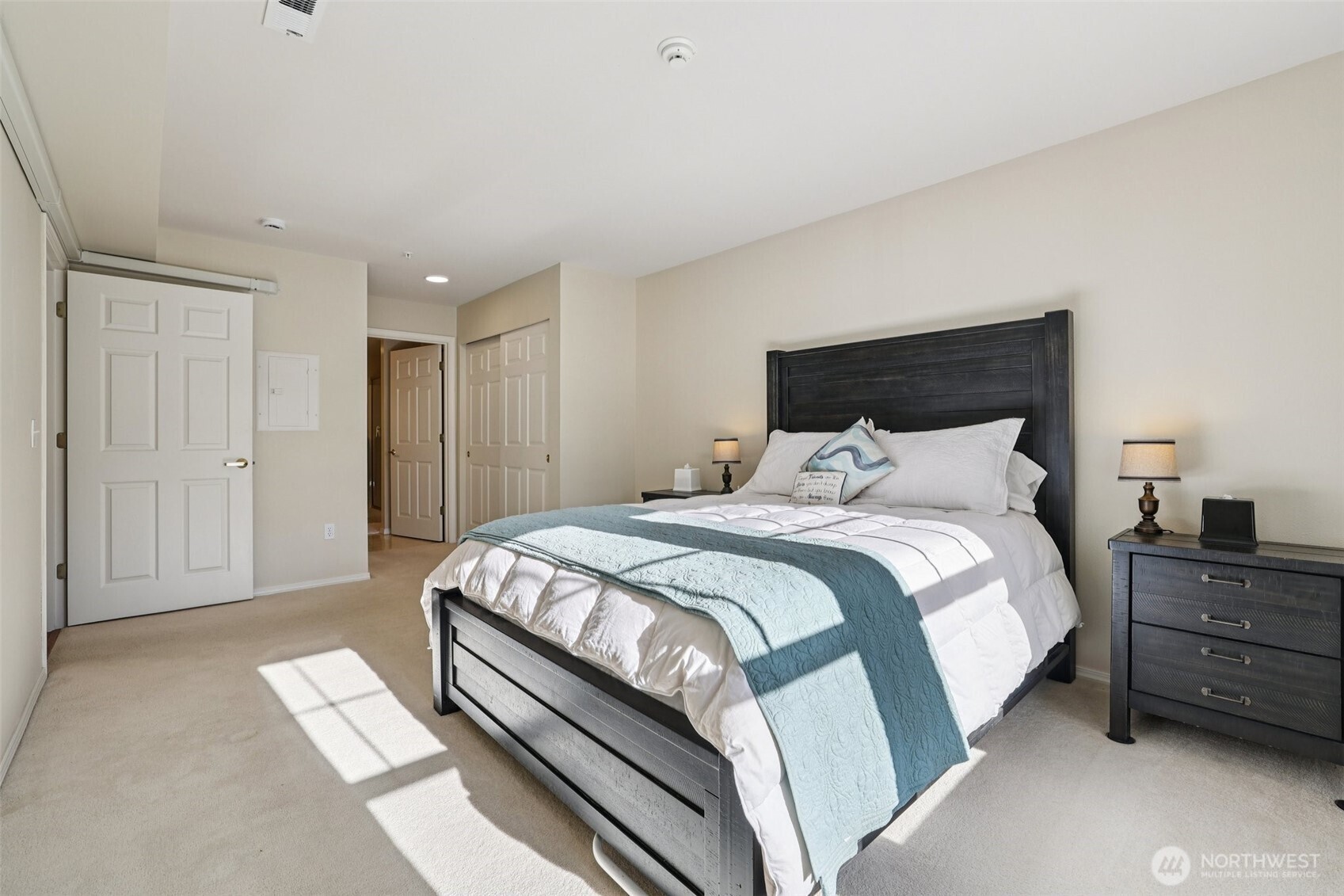 4109 224th Lane Southeast, Unit 207 Issaquah, WA 98029 - Photo 13 of 32 a bedroom with a bed and dresser