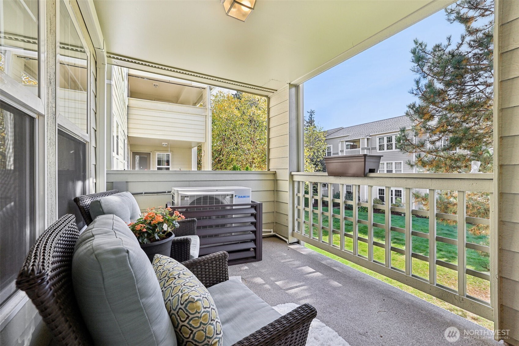 4109 224th Lane Southeast, Unit 207 Issaquah, WA 98029 - Photo 8 of 32 a living room filled with furniture and a couch