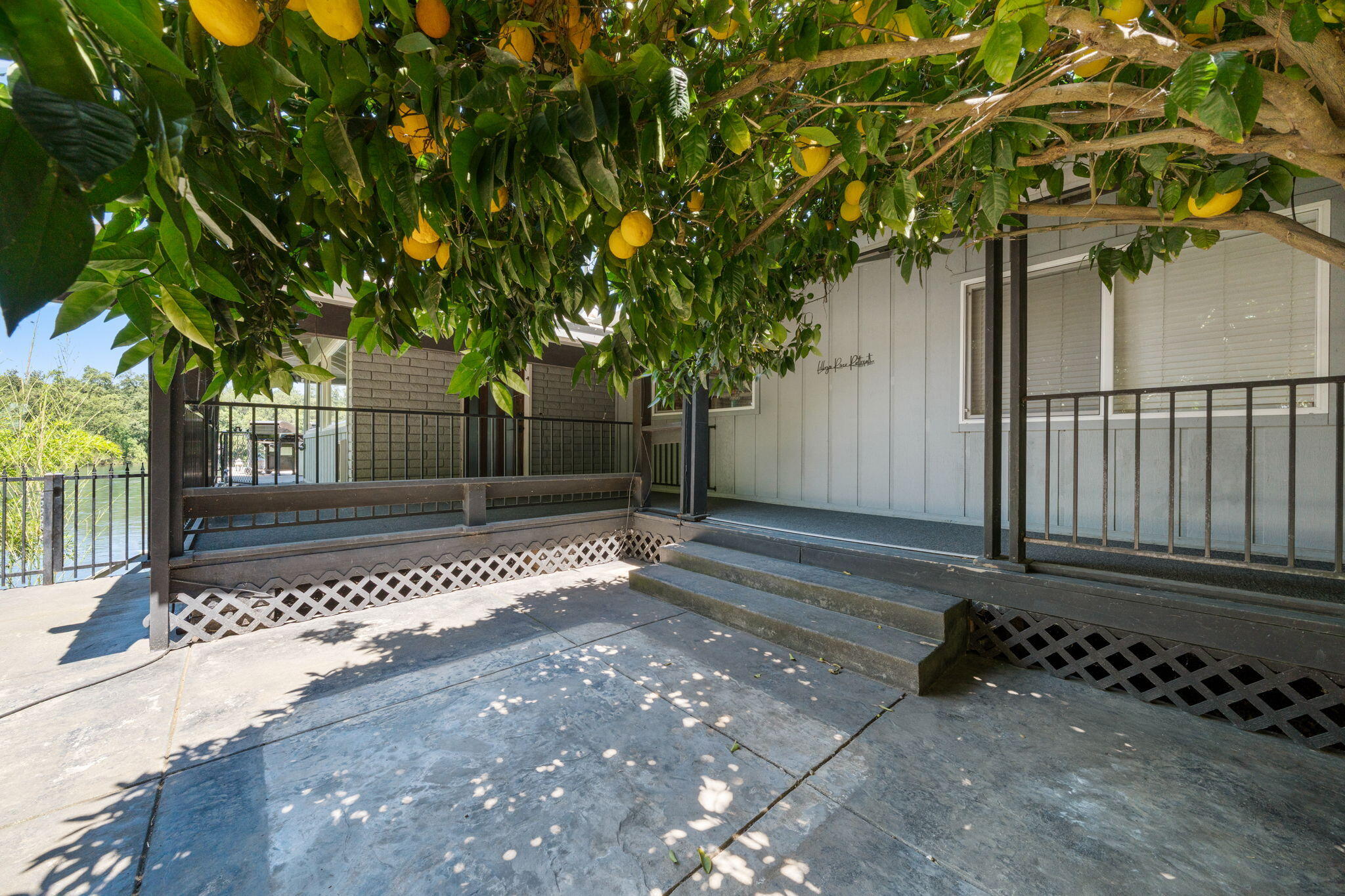 3317 Riverside Drive Anderson, CA 96007 - Photo 7 of 77 Entrance