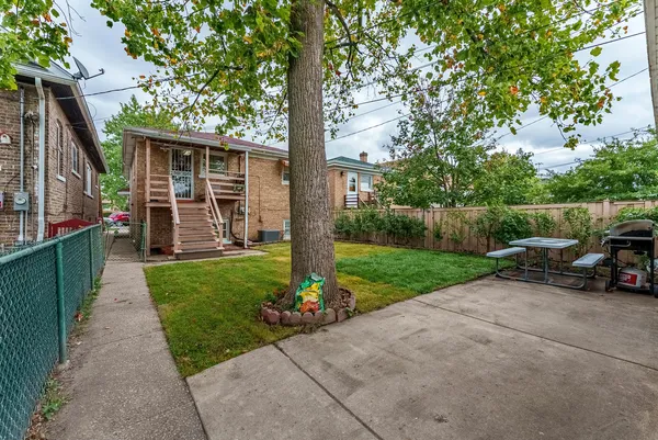 a view of a house with a back yard