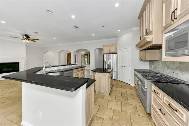 a close up of a shower