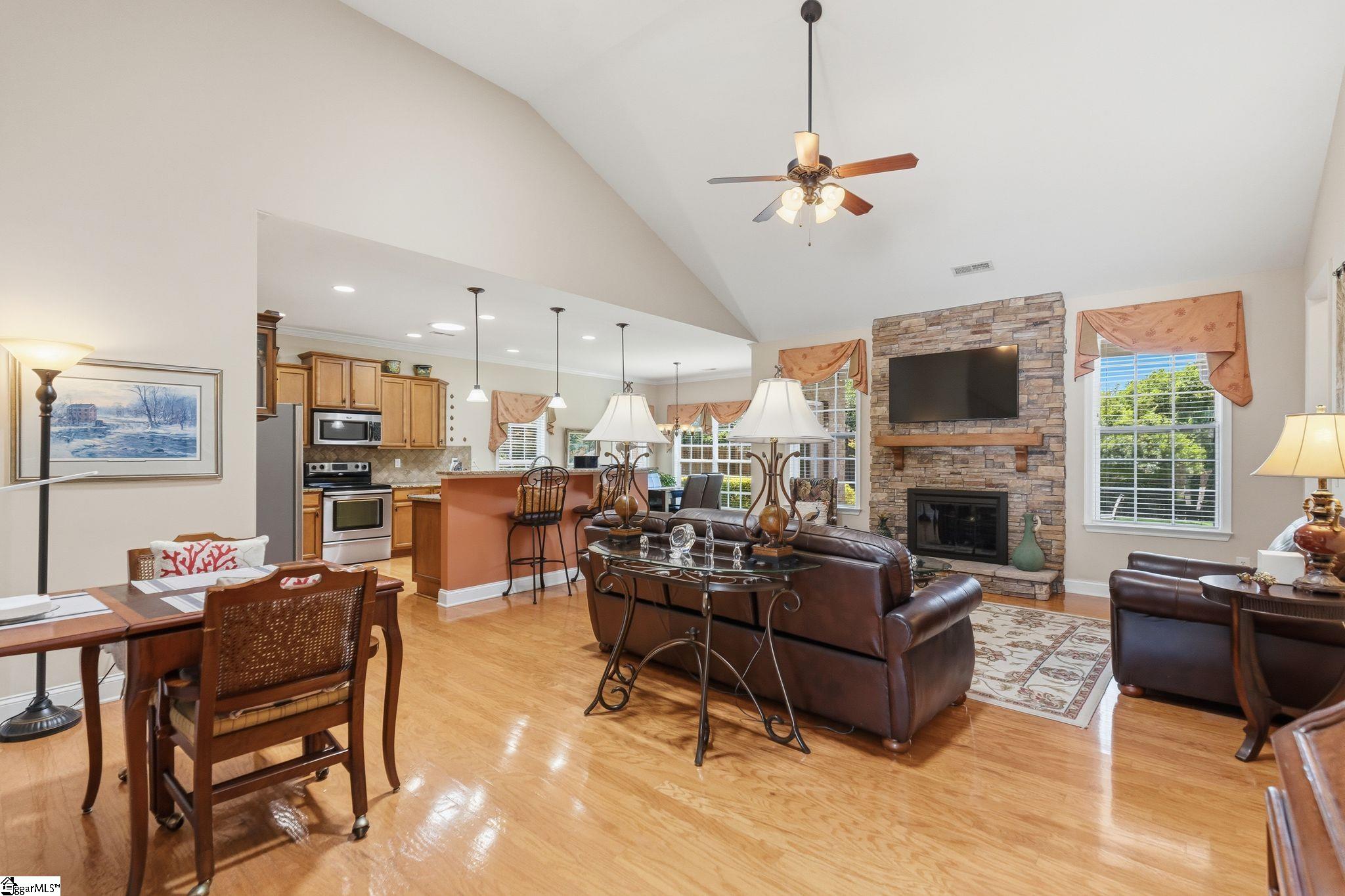 4 Cedarcrest Court Simpsonville, SC 29680 - Photo 5 of 37