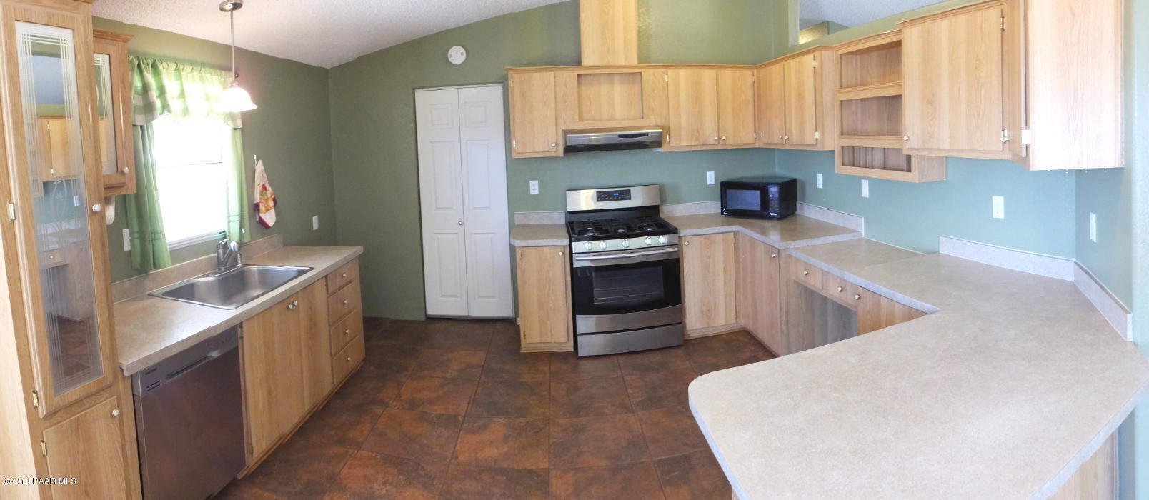 675 North Ambassador Road Dewey, AZ 86327 - Photo 11 of 32 Be a Chef in this Kitchen!