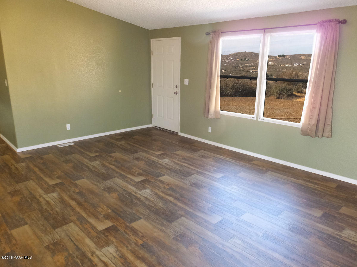 675 North Ambassador Road Dewey, AZ 86327 - Photo 2 of 32 Front Living Room