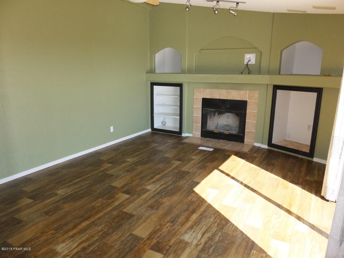 675 North Ambassador Road Dewey, AZ 86327 - Photo 3 of 32 Great Room
