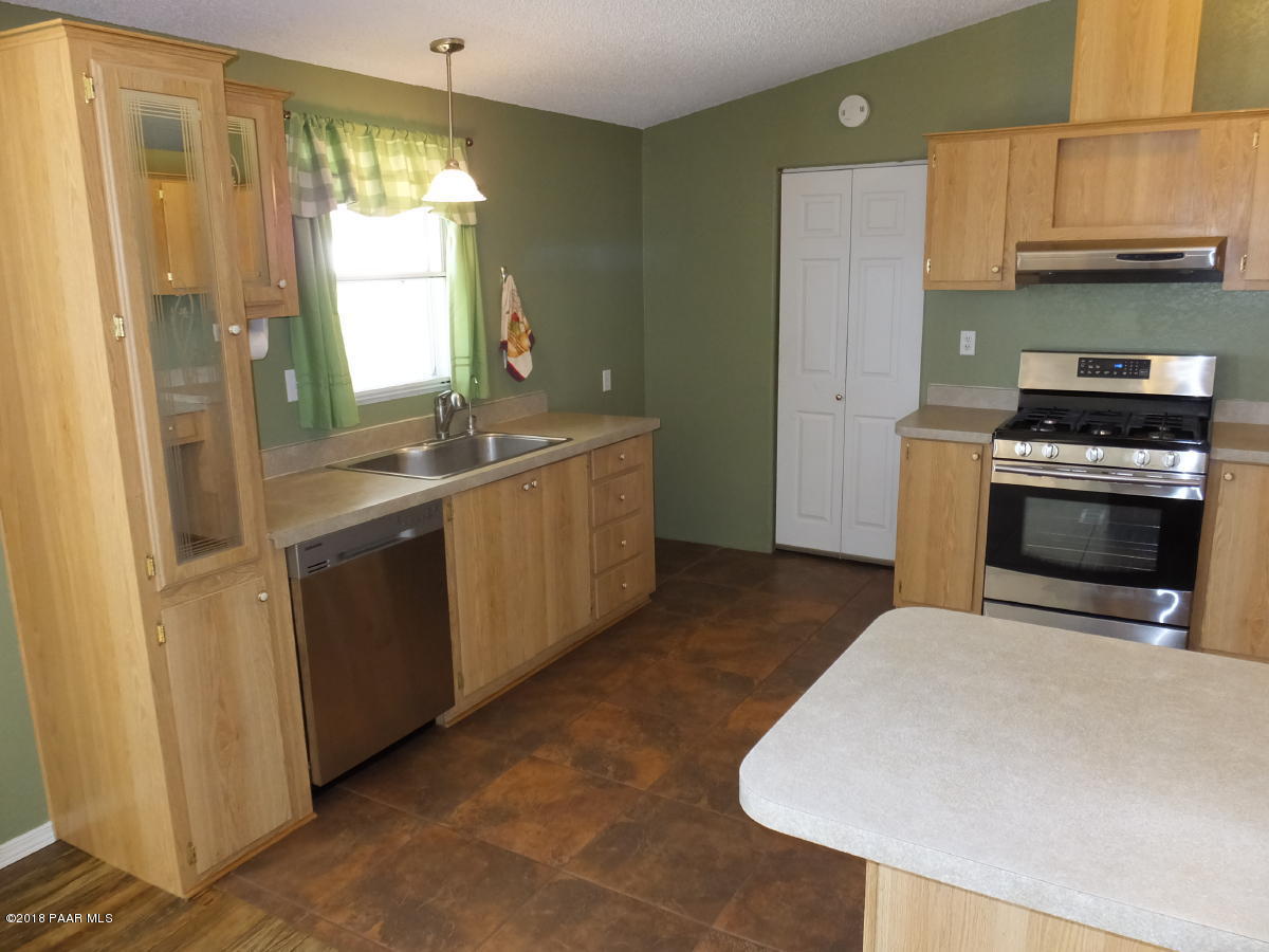 675 North Ambassador Road Dewey, AZ 86327 - Photo 7 of 32 Kitchen with Stainless Steel Applicances