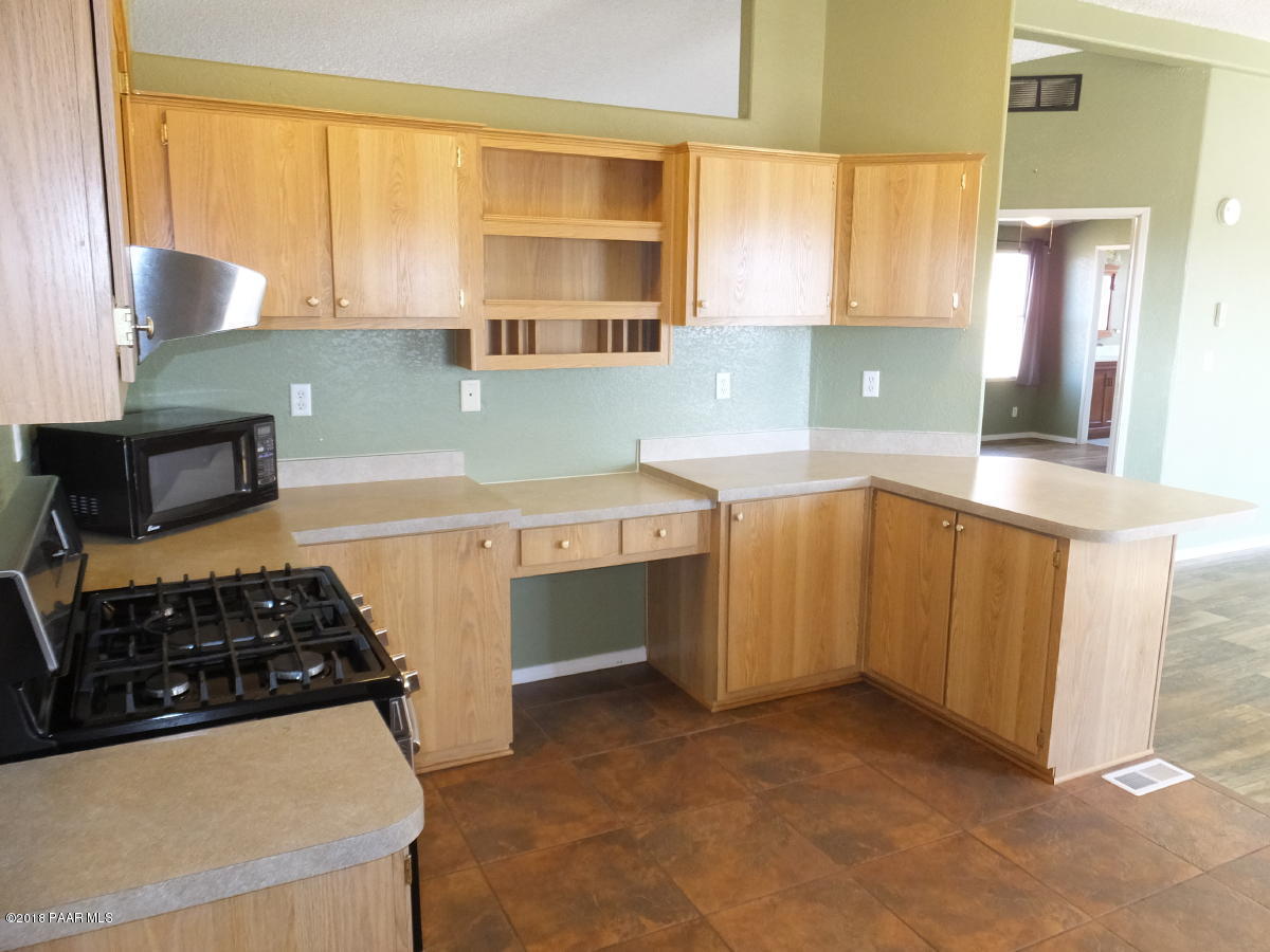 675 North Ambassador Road Dewey, AZ 86327 - Photo 9 of 32 Gas Oven