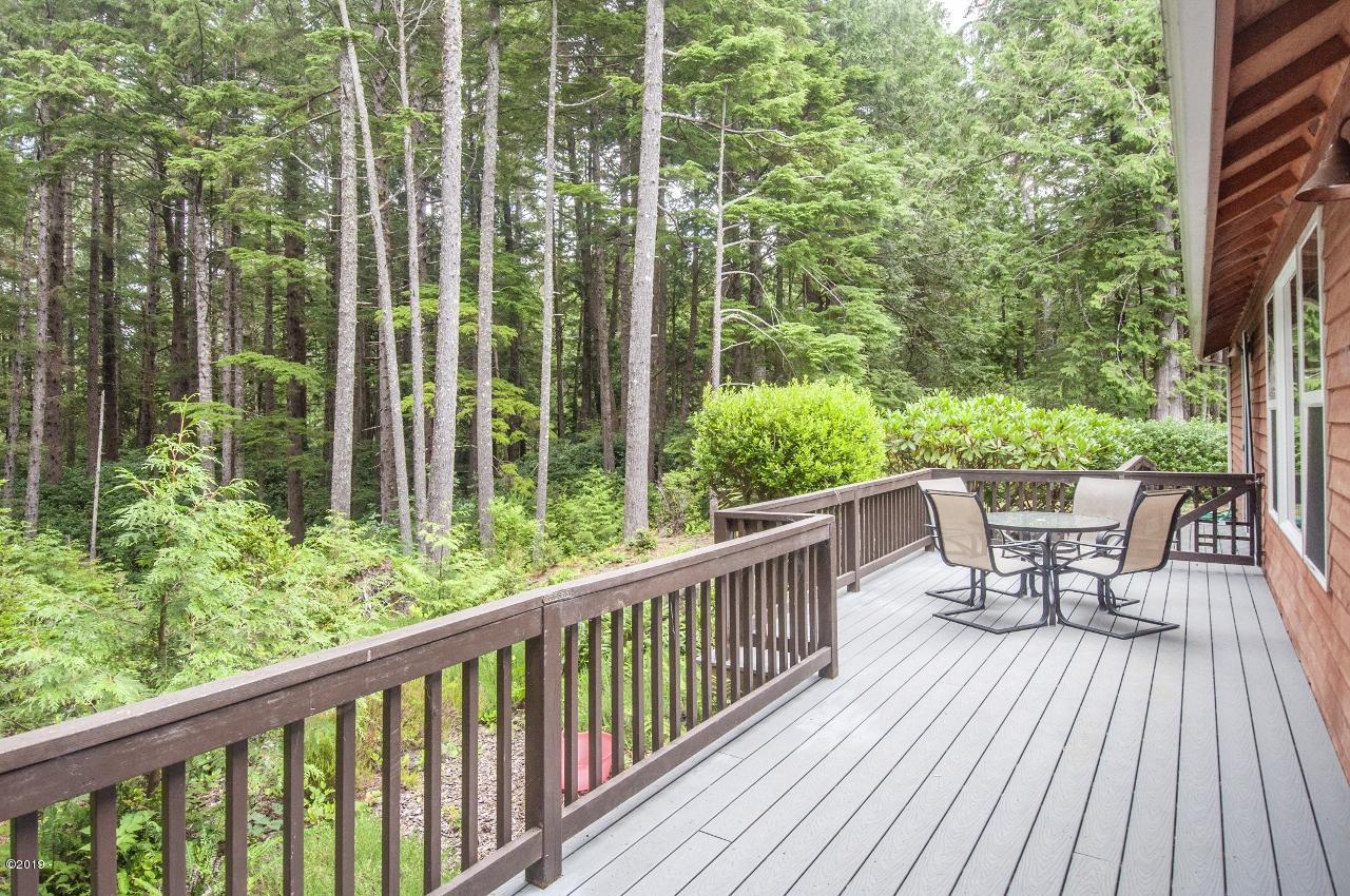 55 Gull Station Depoe Bay, OR 97341 - Photo 14 of 44 Large Deck