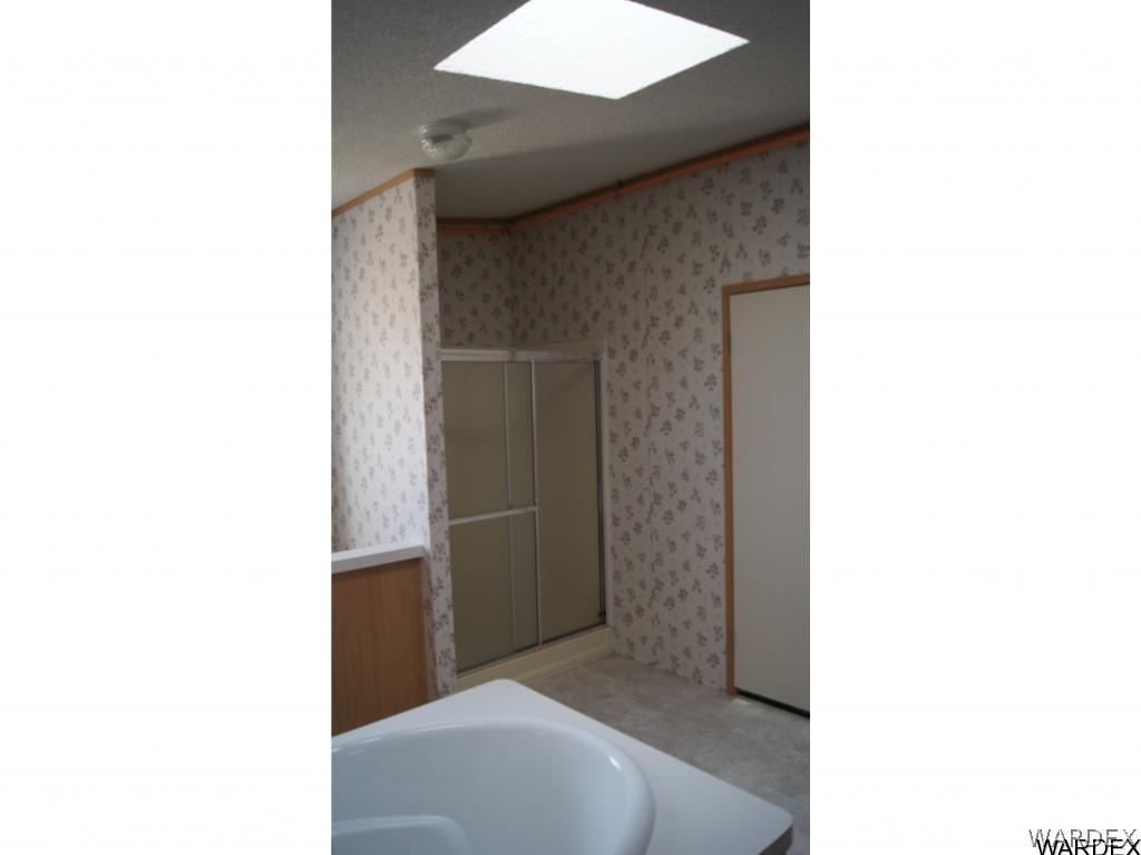 6955 South Windmill Ranch Road Kingman, AZ 86401 - Photo 13 of 33 Master Bath View 2