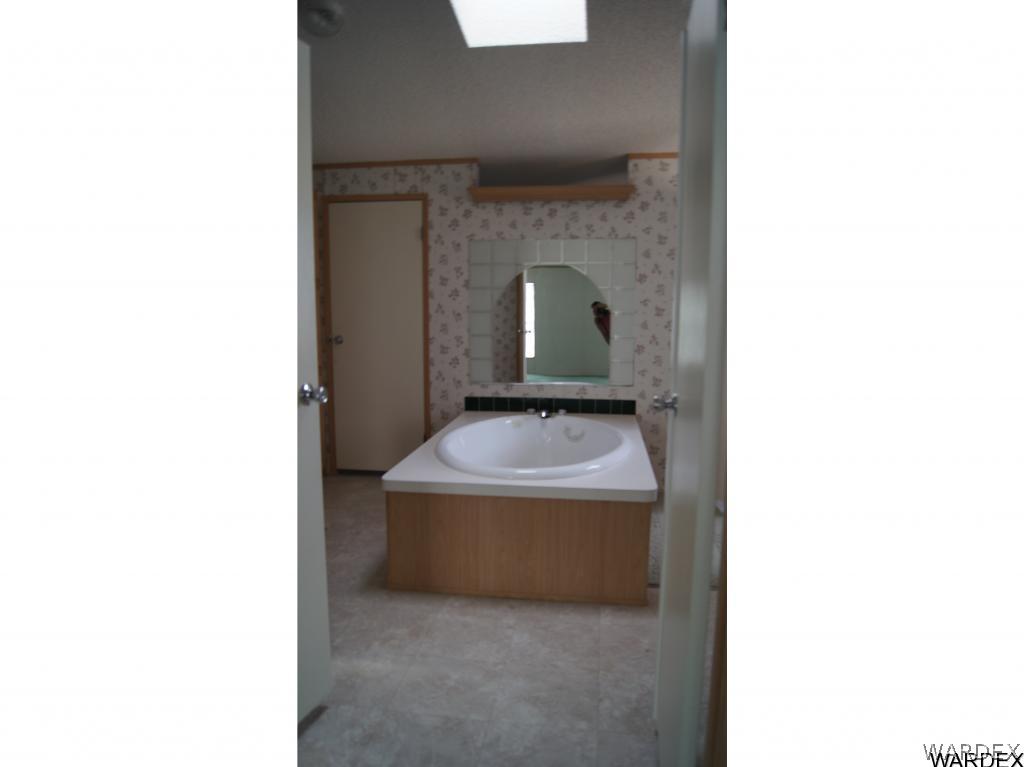 6955 South Windmill Ranch Road Kingman, AZ 86401 - Photo 15 of 33 Master Bath View 4