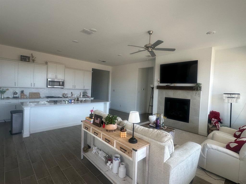 536 Breeds Hl Road Little Elm, TX 75068 - Photo 4 of 9