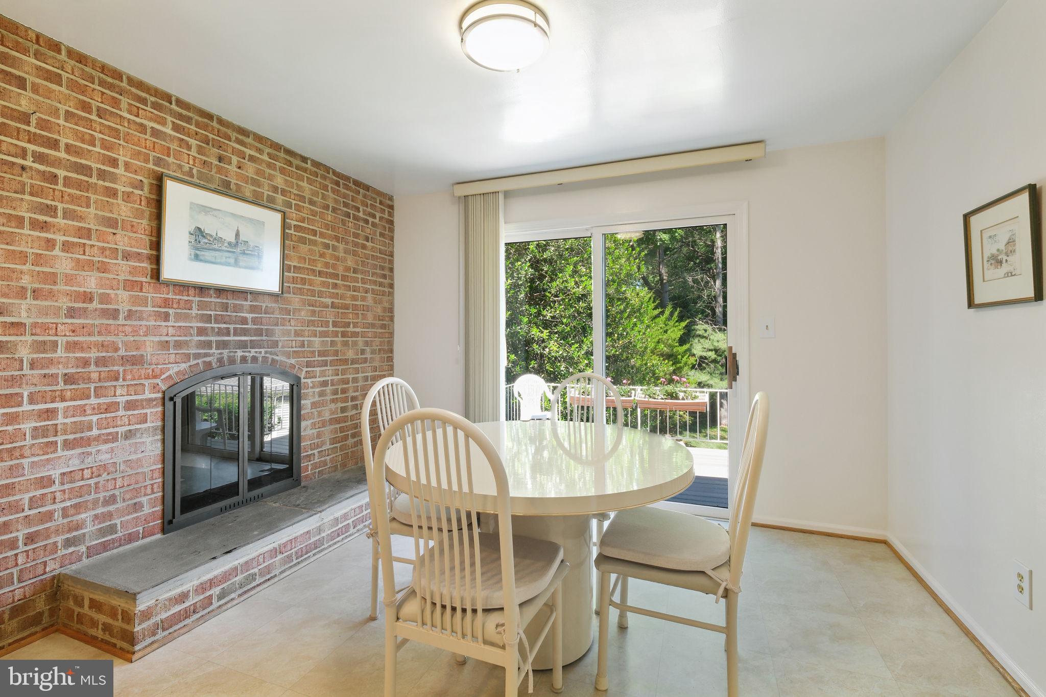 11900 Canfield Road Potomac, MD 20854 - Photo 13 of 44 Breakfast Area