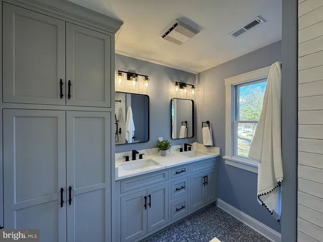 $915,000 | 21611 Slidell Road, Boyds, MD 20841