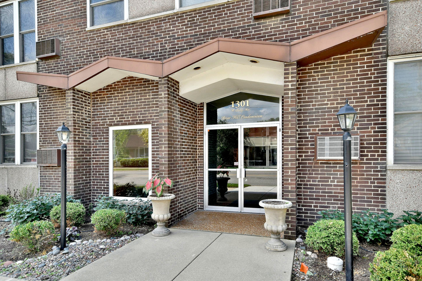 1301 West Touhy Avenue, Unit 309 Park Ridge, IL 60068 - Photo 3 of 21
