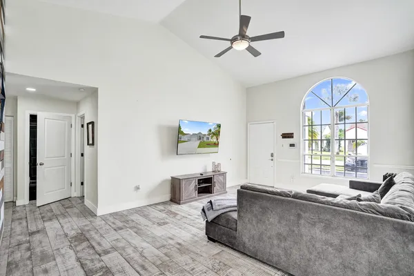 $3,350 | 8467 Dynasty Drive, Boca Raton, FL 33433
