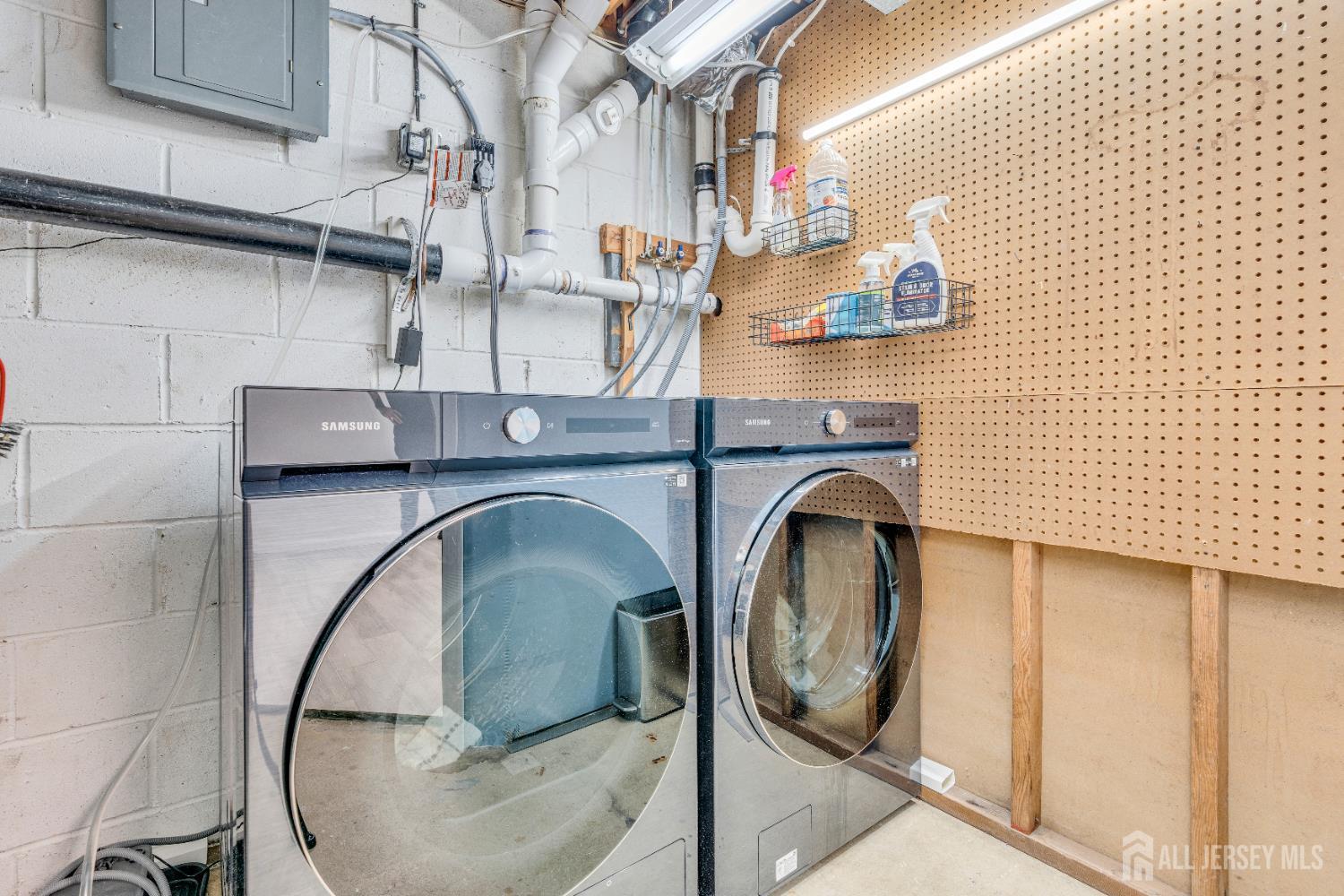 83 Pheasant Run Edison, NJ 08820 - Photo 33 of 38 a utility room with dryer and washer