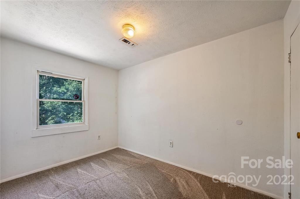 275 Glenwood Drive Clyde, NC 28721 - Photo 13 of 27