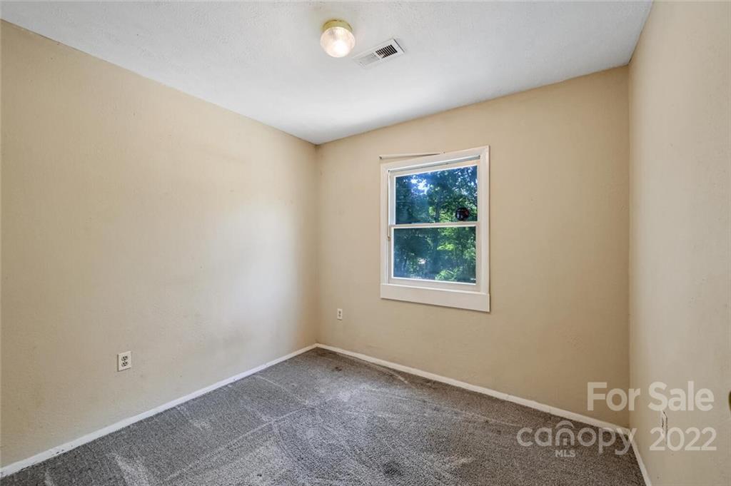 275 Glenwood Drive Clyde, NC 28721 - Photo 14 of 27
