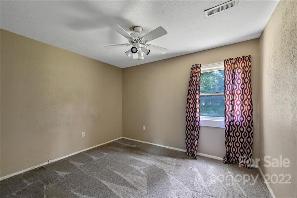 275 Glenwood Drive Clyde, NC 28721 - Photo 15 of 27