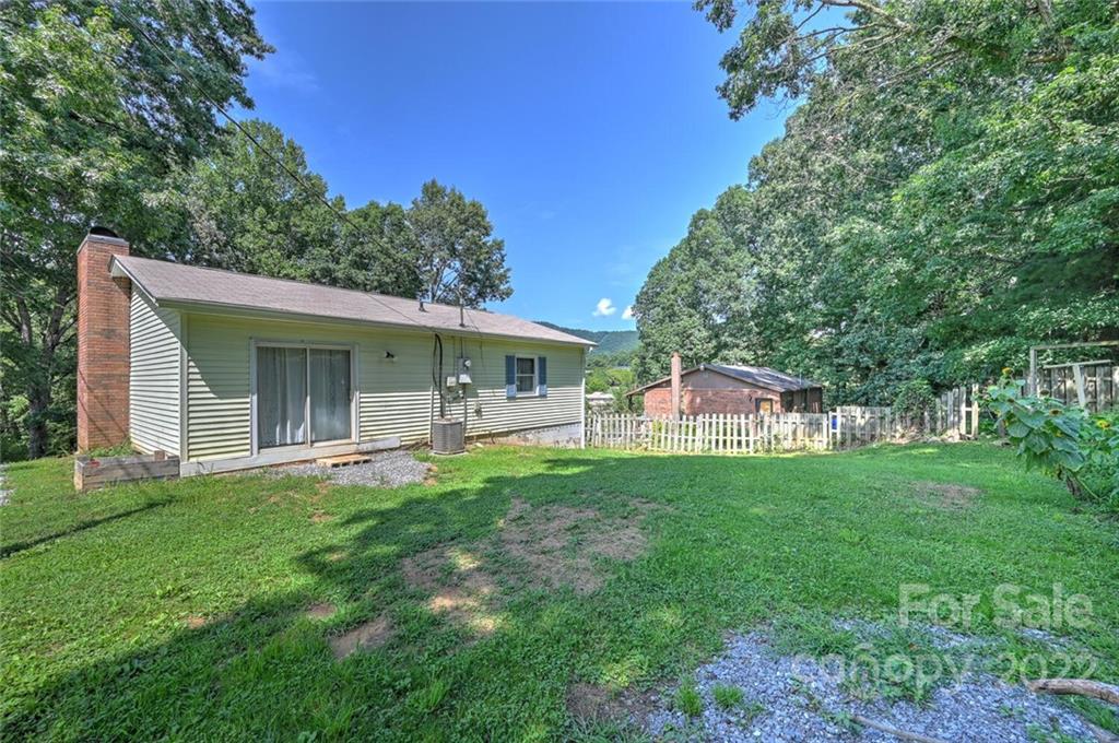 275 Glenwood Drive Clyde, NC 28721 - Photo 20 of 27