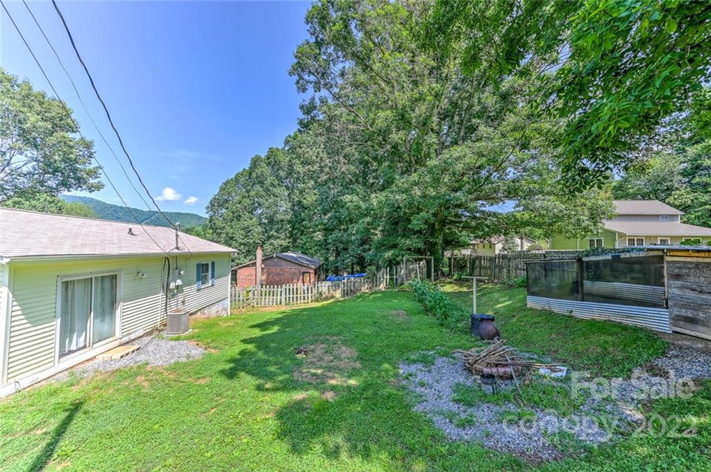 275 Glenwood Drive Clyde, NC 28721 - Photo 22 of 27