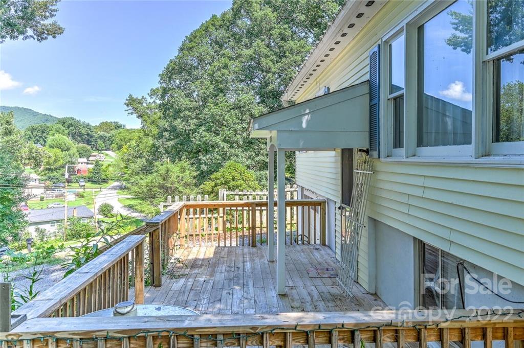 275 Glenwood Drive Clyde, NC 28721 - Photo 4 of 27