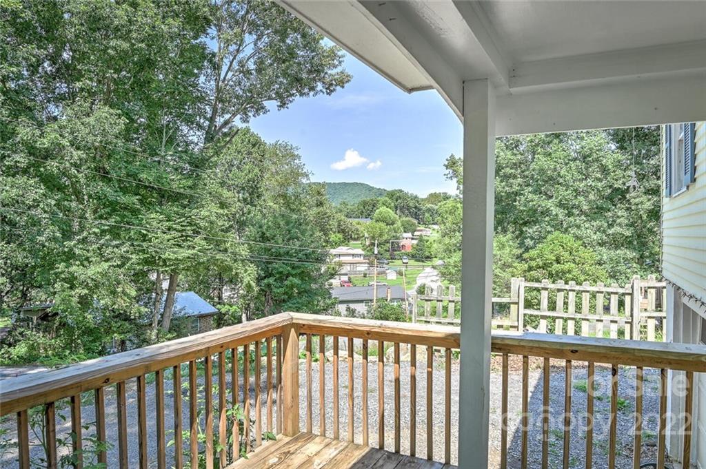 275 Glenwood Drive Clyde, NC 28721 - Photo 5 of 27