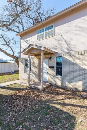 a view of a house with a backyard