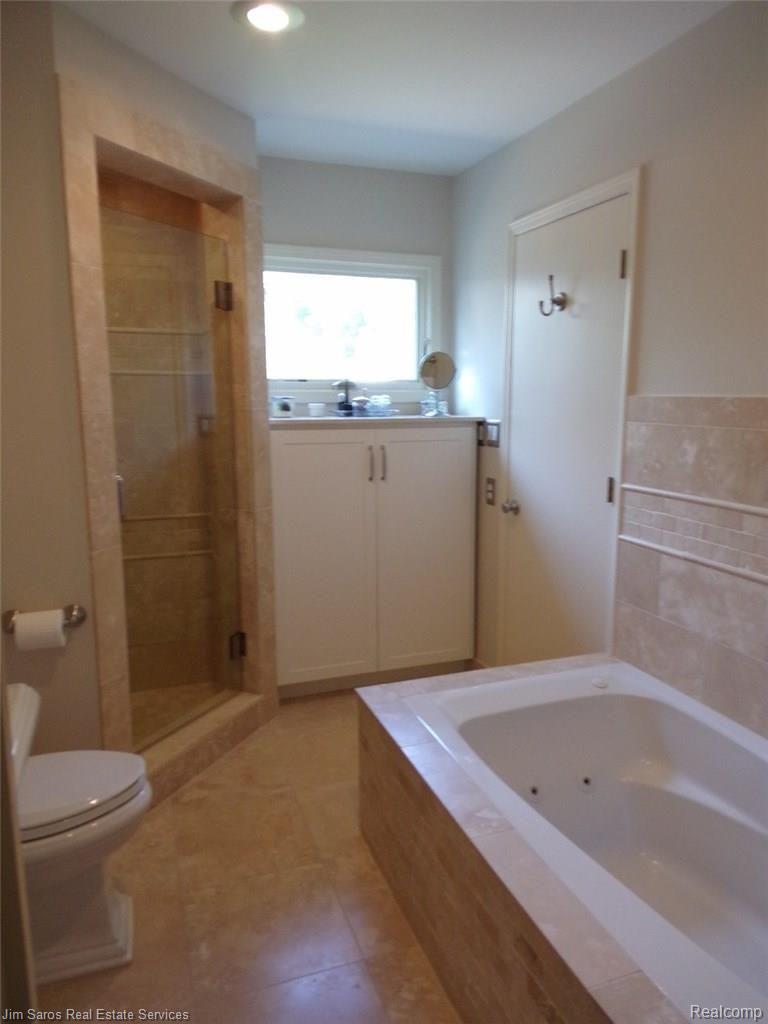 1070 North Renaud Road Grosse Pointe, MI 48236 - Photo 35 of 47 100_0066 (1280x960).jpg