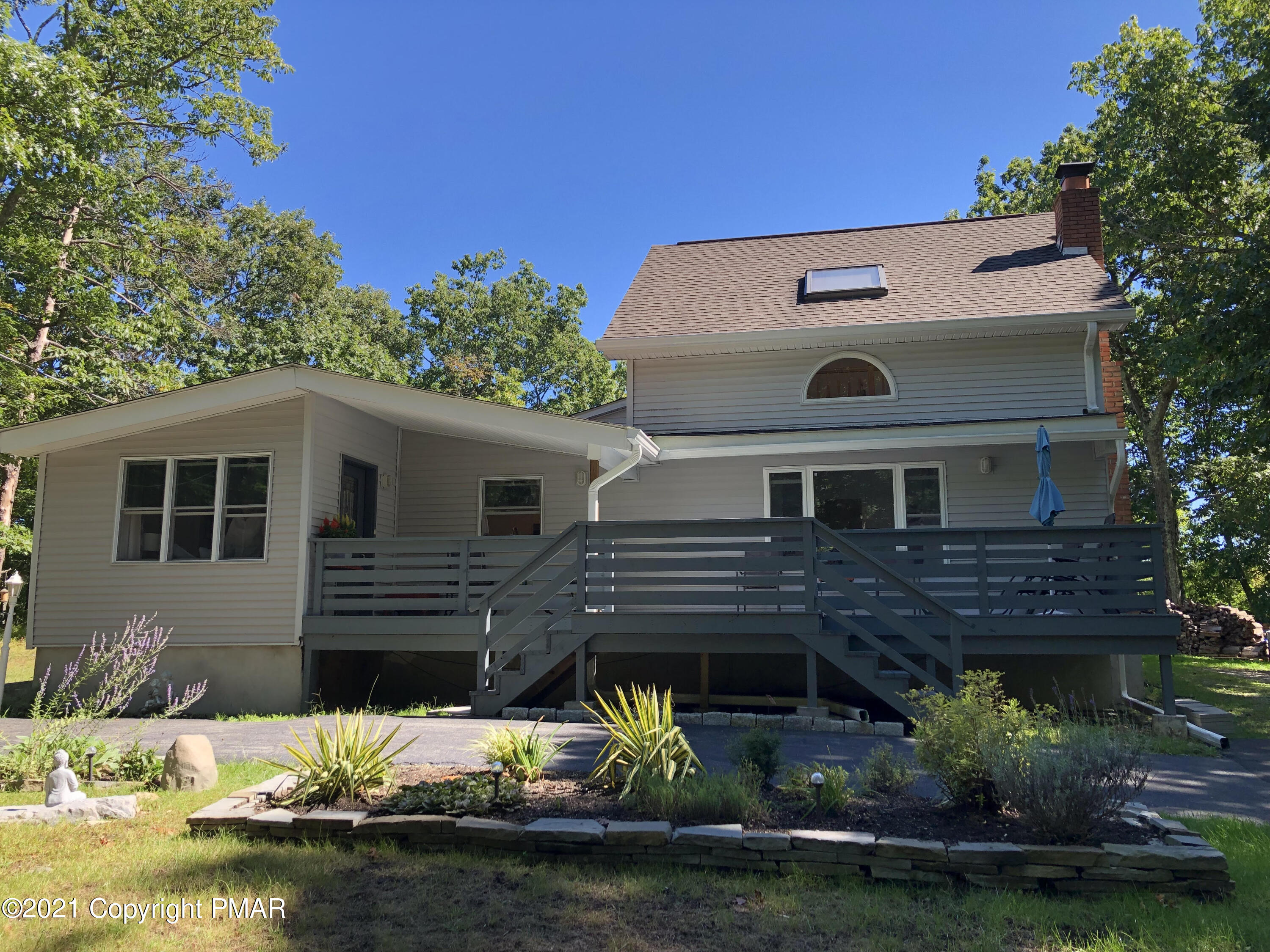300 Gold Finch Road Bushkill, PA 18324 - Photo 1 of 34 Fully Remodeled!!!
