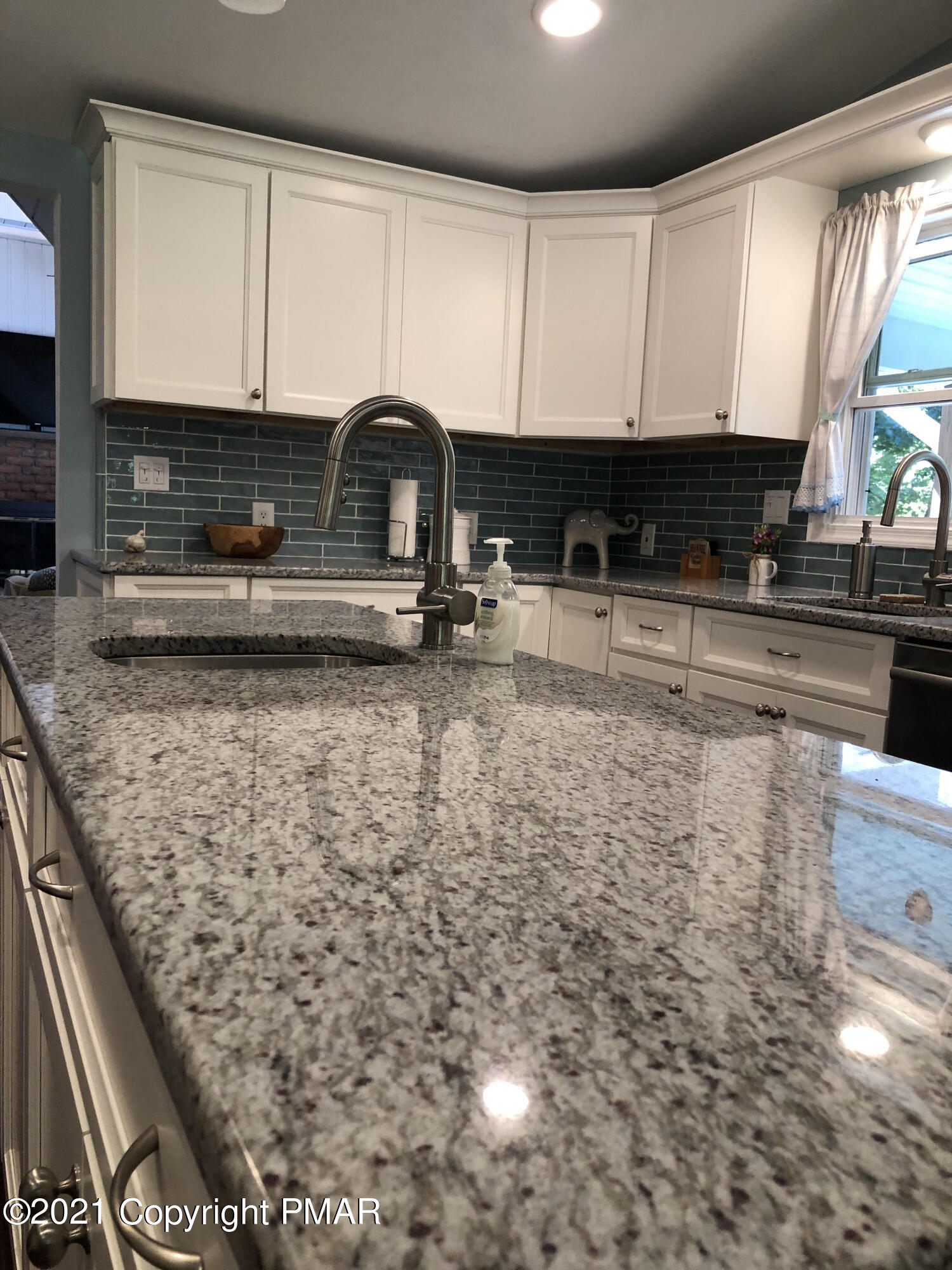 300 Gold Finch Road Bushkill, PA 18324 - Photo 11 of 34 Granite Island Sink