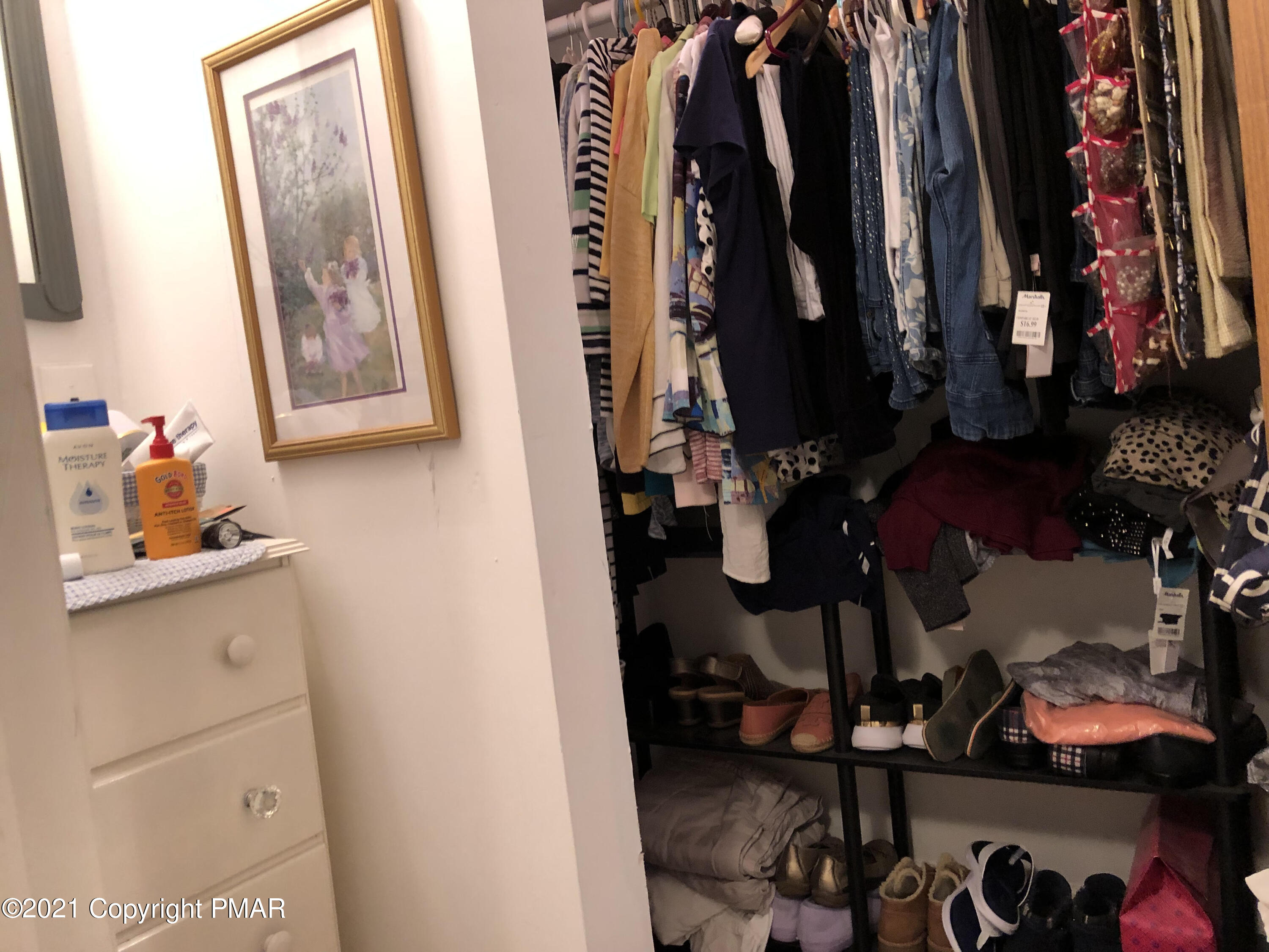 300 Gold Finch Road Bushkill, PA 18324 - Photo 26 of 34 Walk-in Closet w/Nook