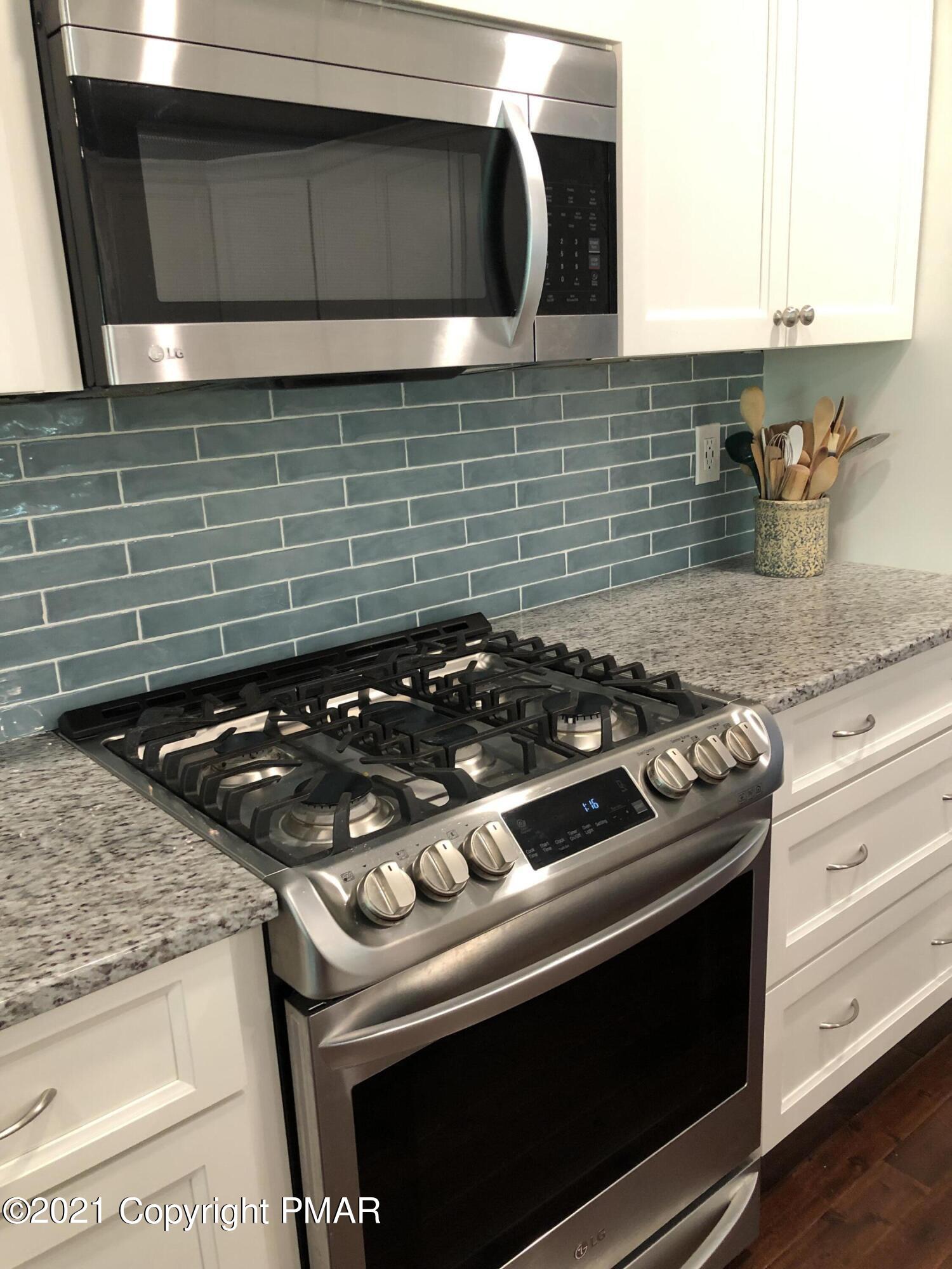 300 Gold Finch Road Bushkill, PA 18324 - Photo 10 of 34 Stainless Steel, Glass Backsplash