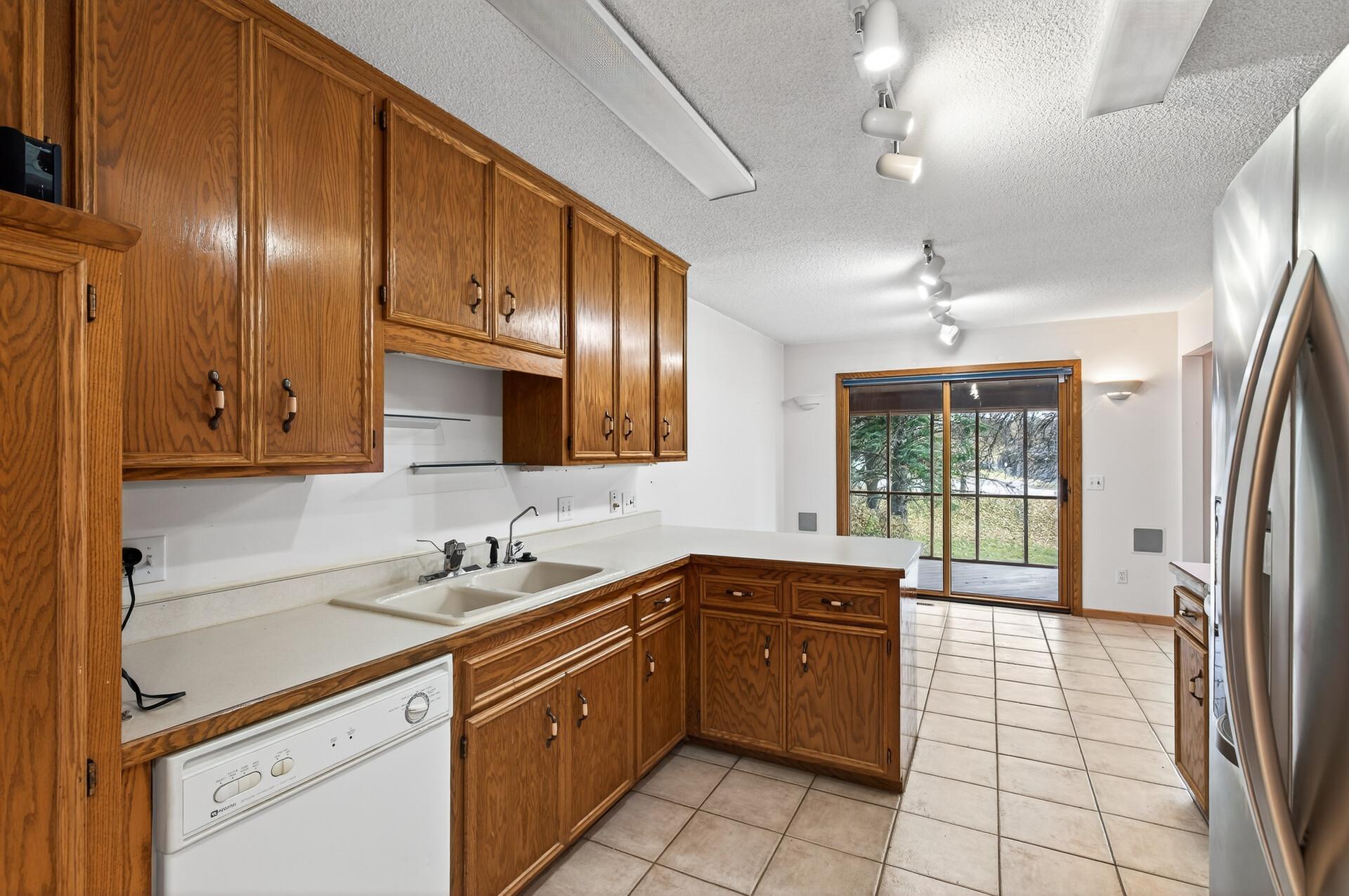 5357 Upper 147th Street West Apple Valley, MN 55124 - Photo 11 of 34