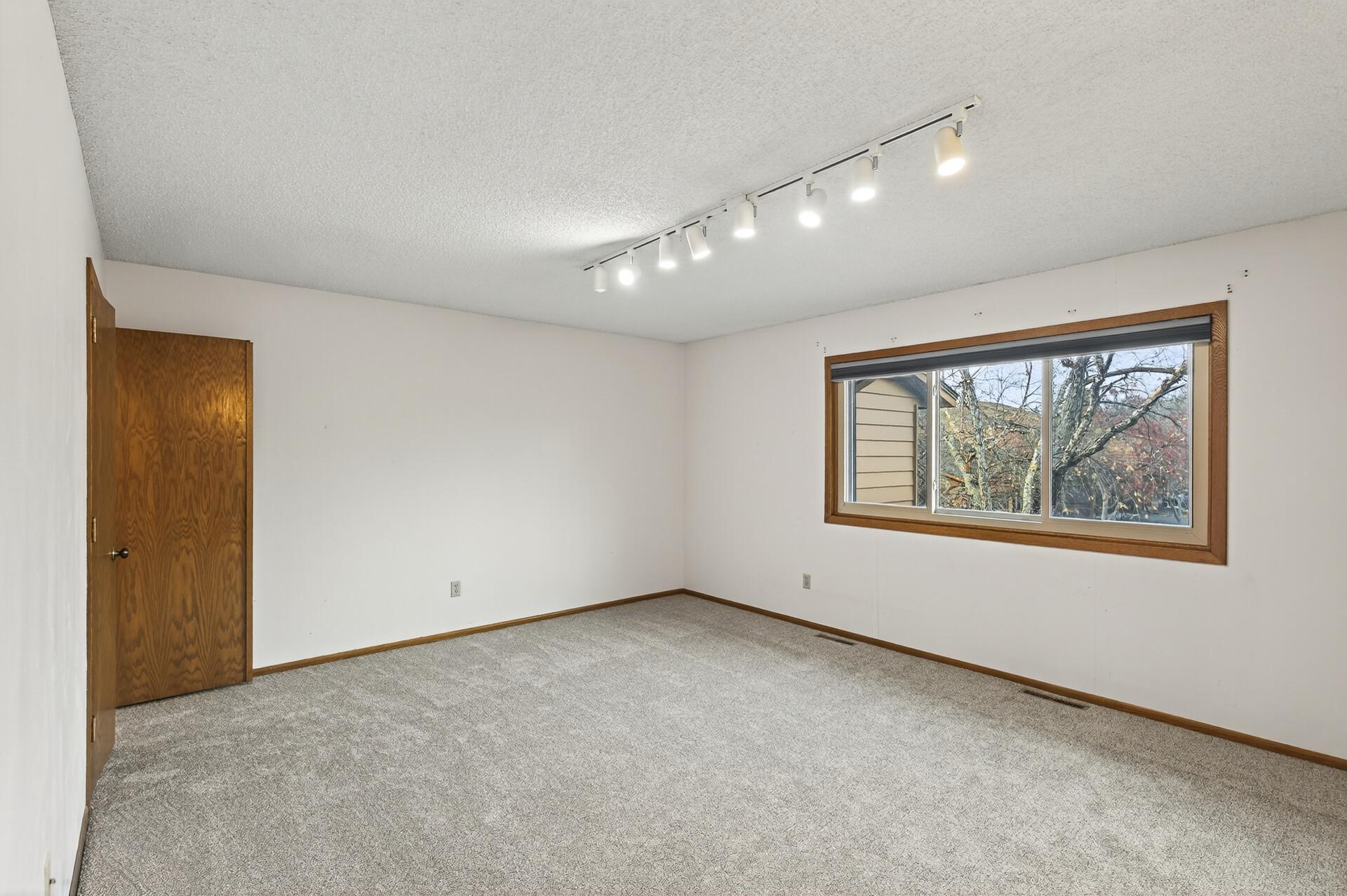 5357 Upper 147th Street West Apple Valley, MN 55124 - Photo 15 of 34