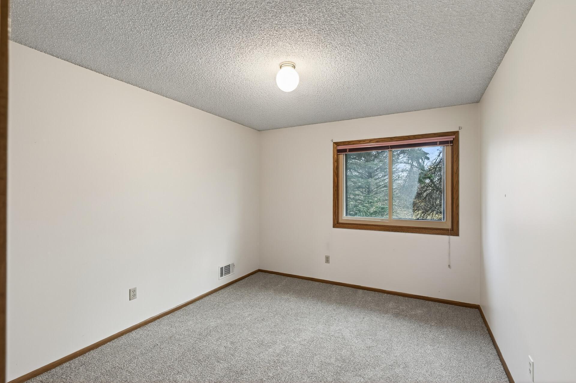 5357 Upper 147th Street West Apple Valley, MN 55124 - Photo 22 of 34