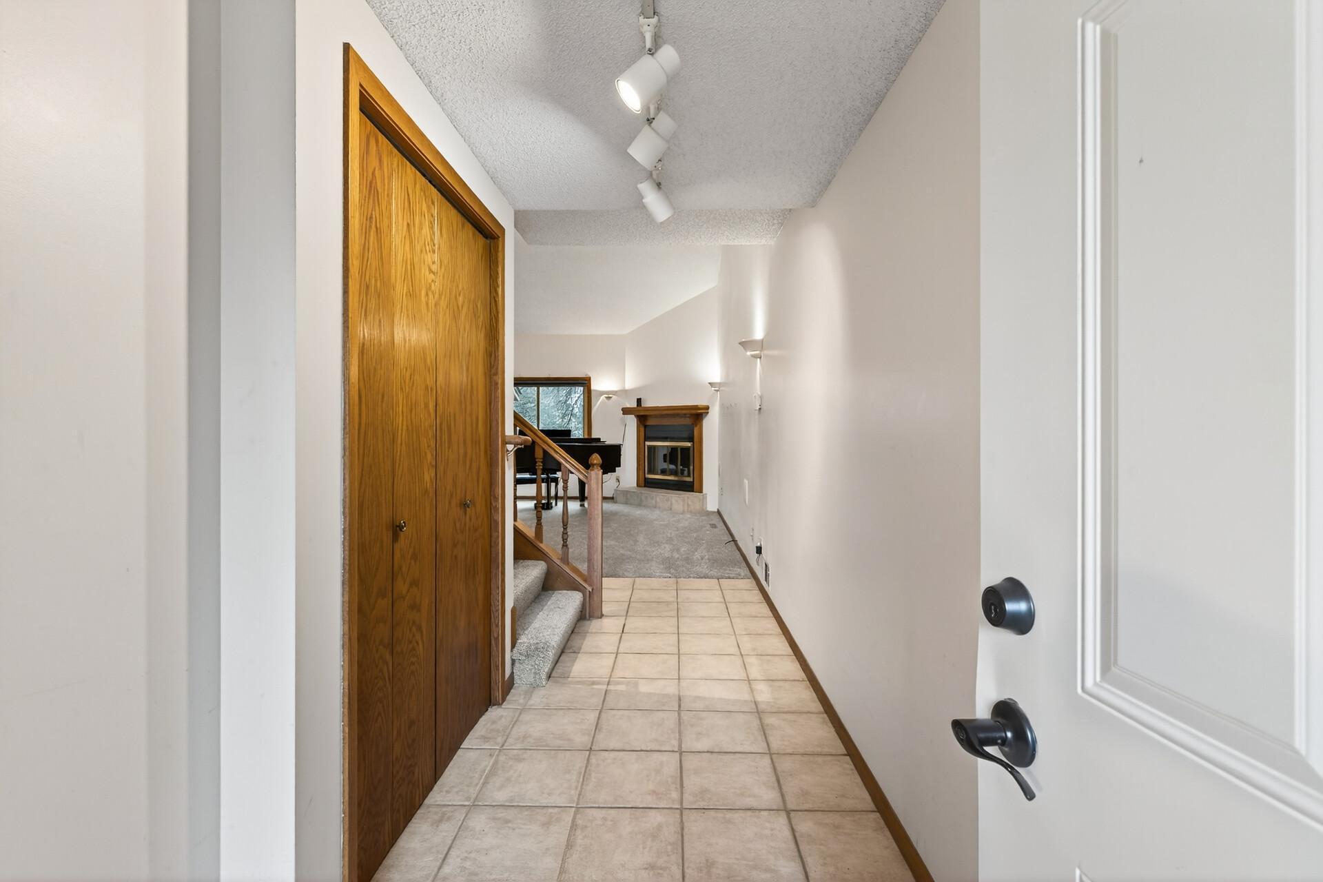 5357 Upper 147th Street West Apple Valley, MN 55124 - Photo 3 of 34