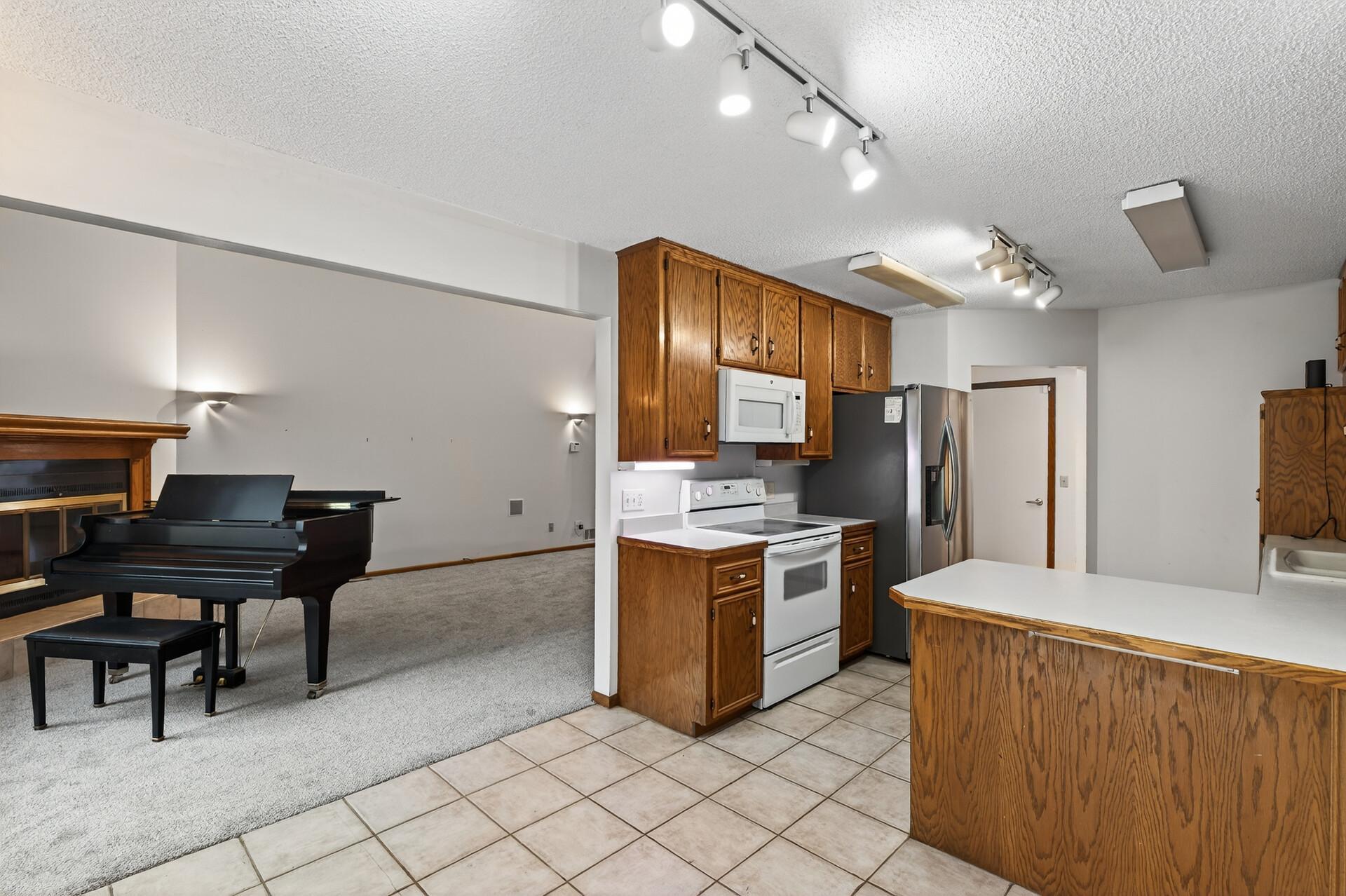 5357 Upper 147th Street West Apple Valley, MN 55124 - Photo 9 of 34